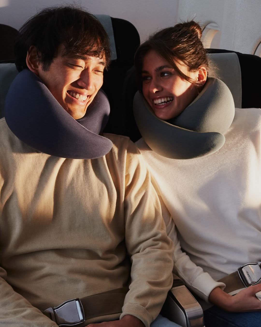 Oreiller Voyage Lavable Oreiller Cervical Badink - Mousse Mémoire Forme - Pour Voyage Bureau - Housse Lavable - Gris Oreiller Ergonomique Portable Oreiller Voyage Lavable Oreiller Cervical Badink - Mousse Mémoire Forme - Pour Voyage Bureau - Housse Lavable - Gris Oreiller Ergonomique Portable